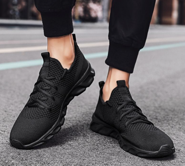 Sepatu Sneakers Berbahan Mesh